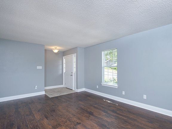2nd image of 2571 Wagon Wheel Dr