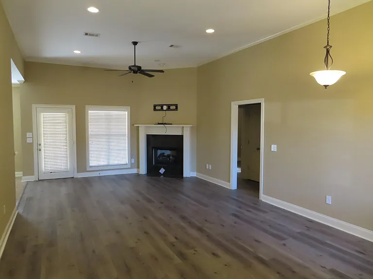 408 Kirkwood Dr — Photo 3