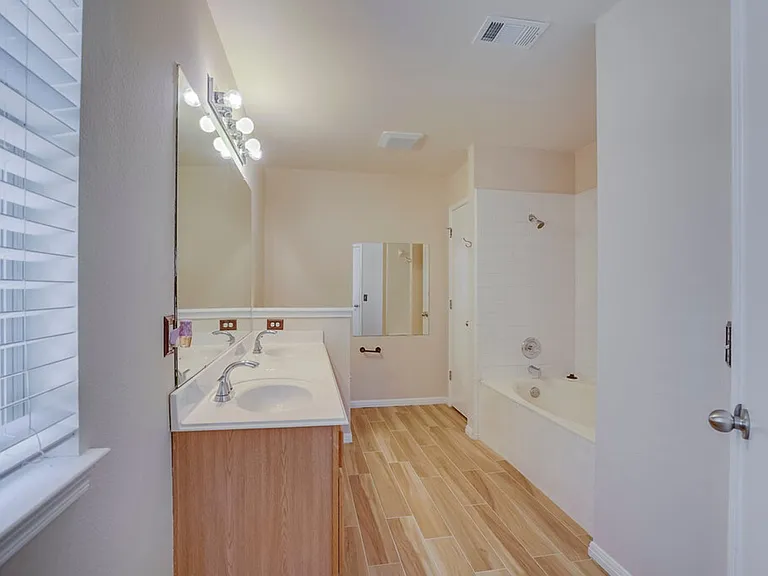 1013 Lantana Ln — Photo 17