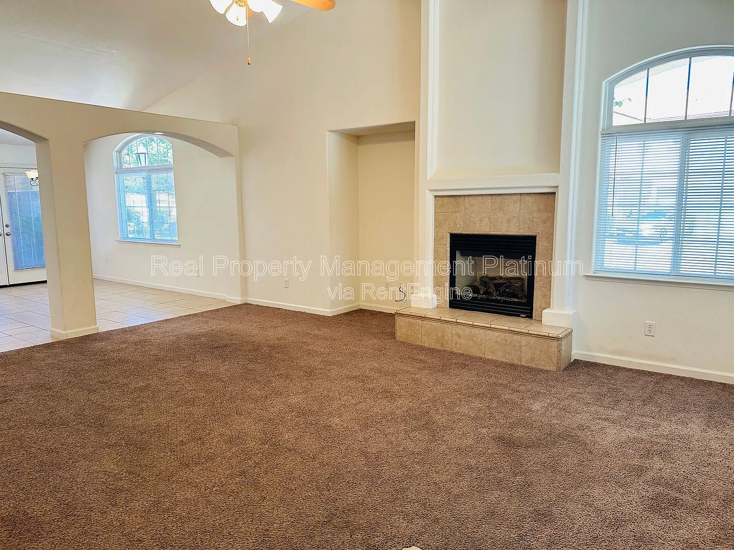 3 bed, 2.0 bath, 1646 sqft, $2,050 — Photo 4
