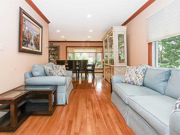 2nd image of 456 Spruce Ln