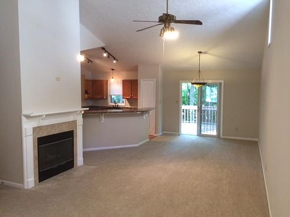 3rd image of 3332 Fox Orchard Cir