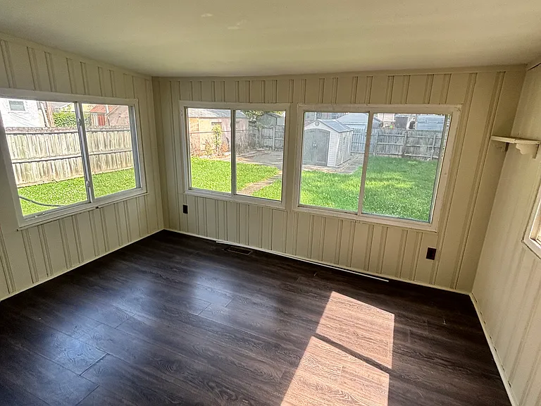 1031 W Whitney Ave — Photo 12