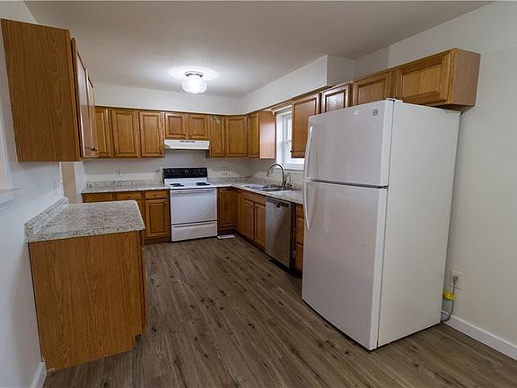 4th image of 2206 Douglas St