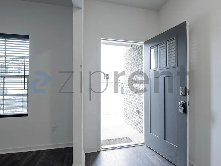 22693 Joselyn Green Dr — Photo 3