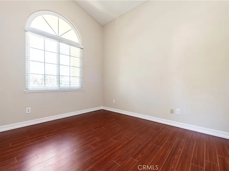 21 Giovanni Aisle — Photo 15