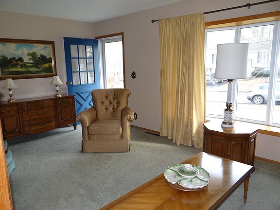 2nd image of 406 Wisteria Way