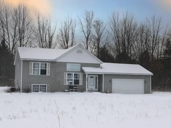 450 Beam Ct NW, Sparta, MI 49345