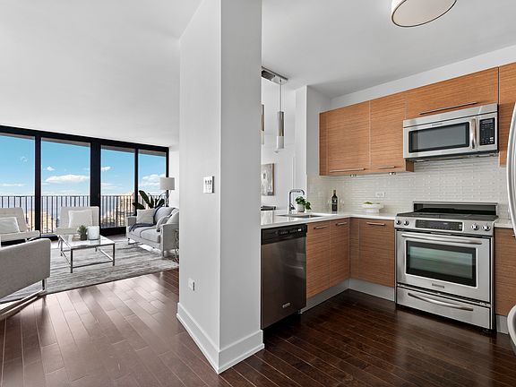 4th image of 225 N Columbus Dr Unit 6204