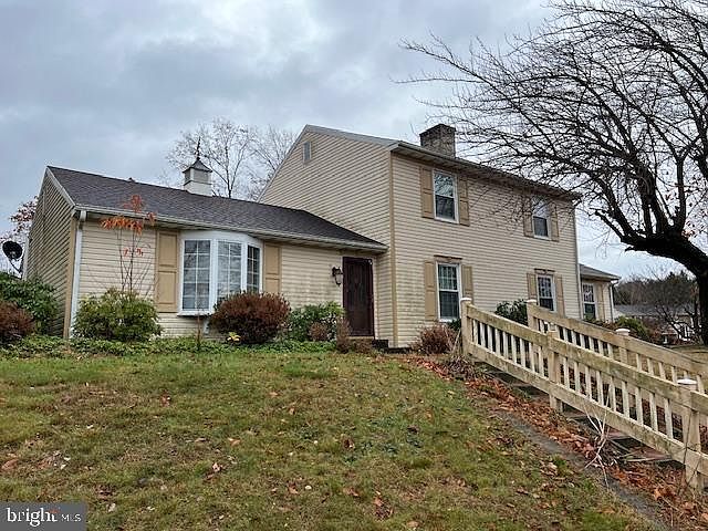 2nd image of 765 Tamarack Trl