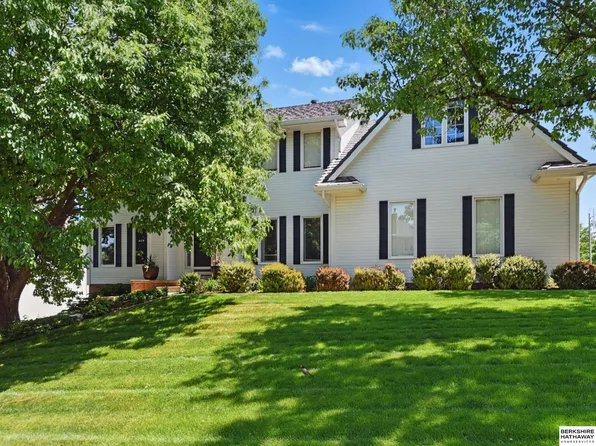 4841 S 165th St, Omaha, NE 68135