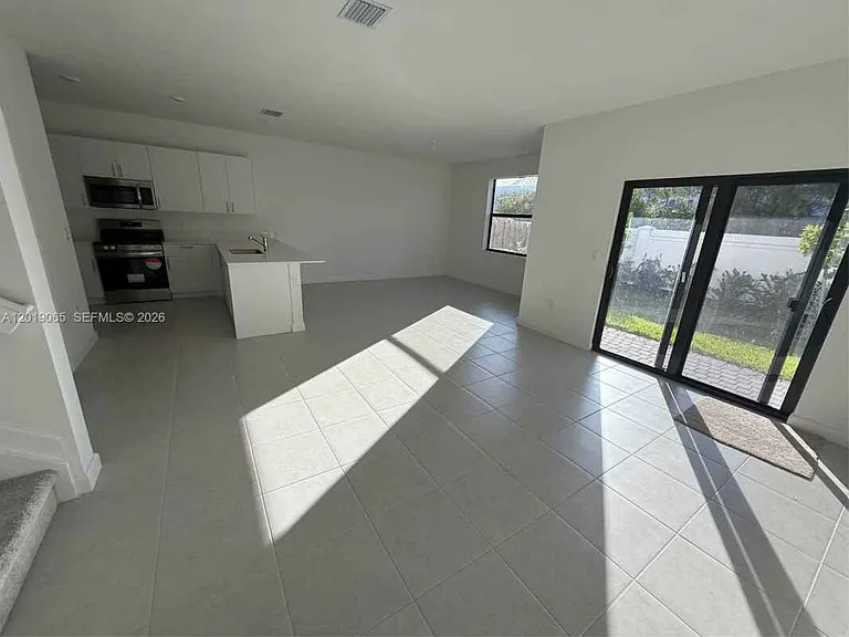 4957 Oakmont Ave — Photo 3