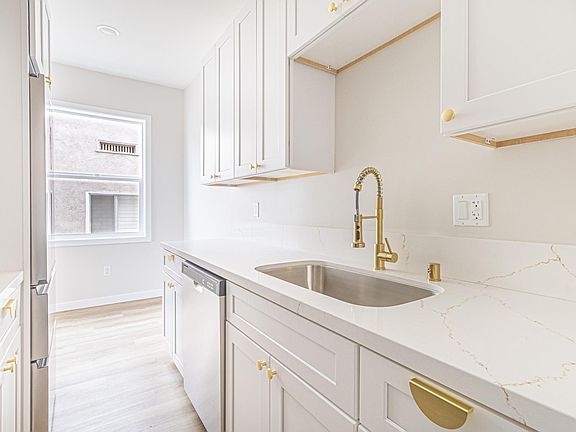 2nd image of 1827 E 4th St APT 5