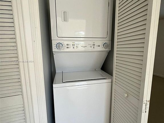 5th image of 990 NE 33rd Ter Unit 203