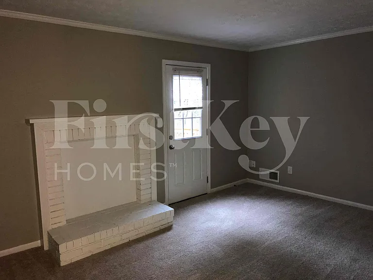 1023 Park Gate Pl — Photo 2