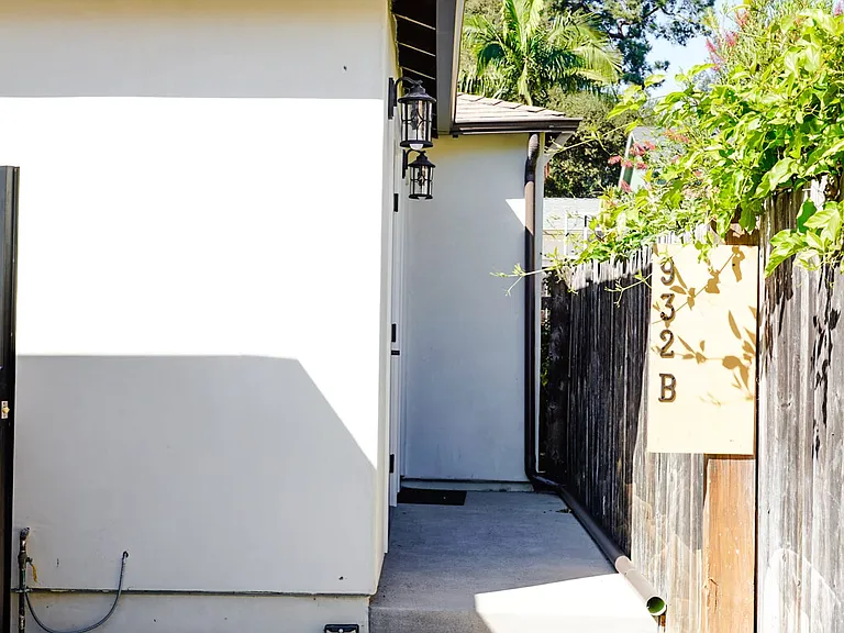 932 W Mission St #B — Photo 11