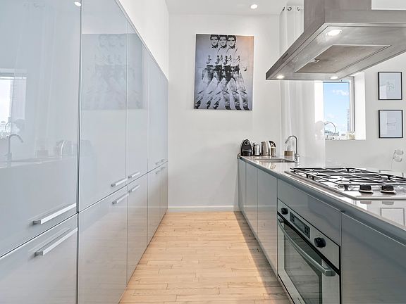 4th image of 420 W 25th St APT 8A