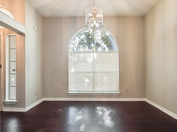 4th image of 700 S Highland Dr
