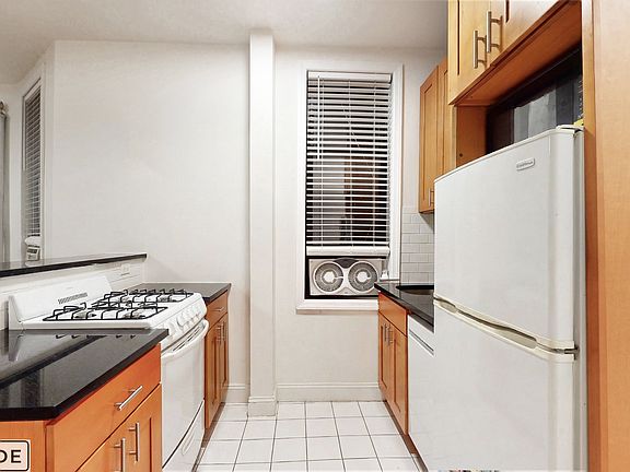 3rd image of 228 E 36th St APT 5B