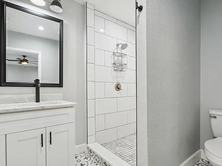 715 W Harlan St — Photo 44