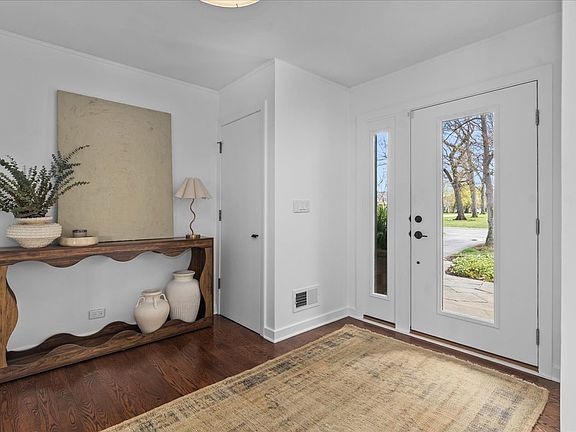 3rd image of 1939 York Ln