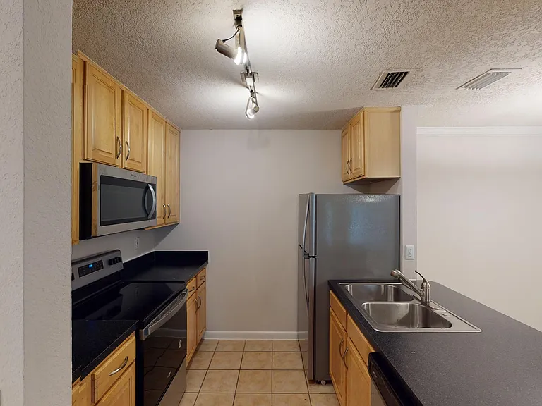Altamira Place Apartment Homes — Photo 116