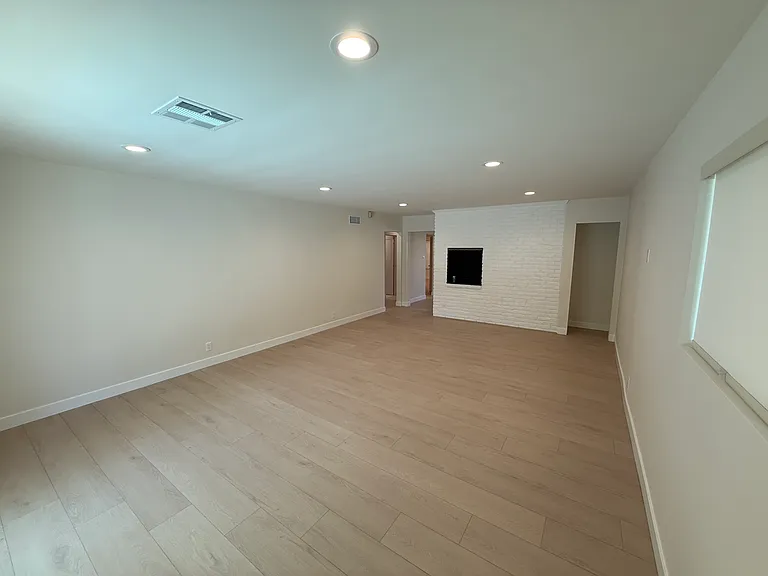 8841 Shoshone Ave — Photo 4