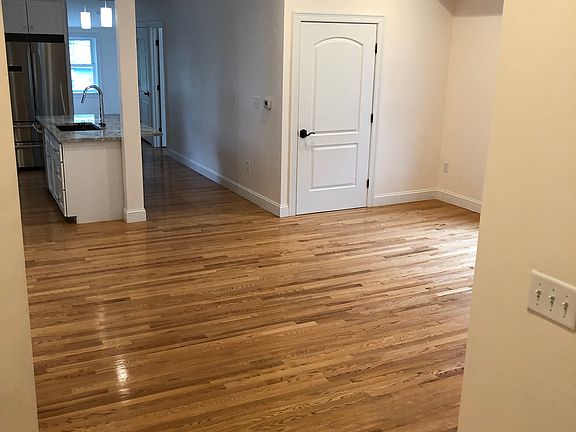 4th image of 363 Windsor St #2
