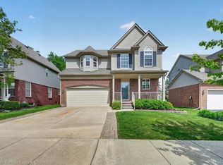 28294 Cottage Ln, New Hudson, MI 48165