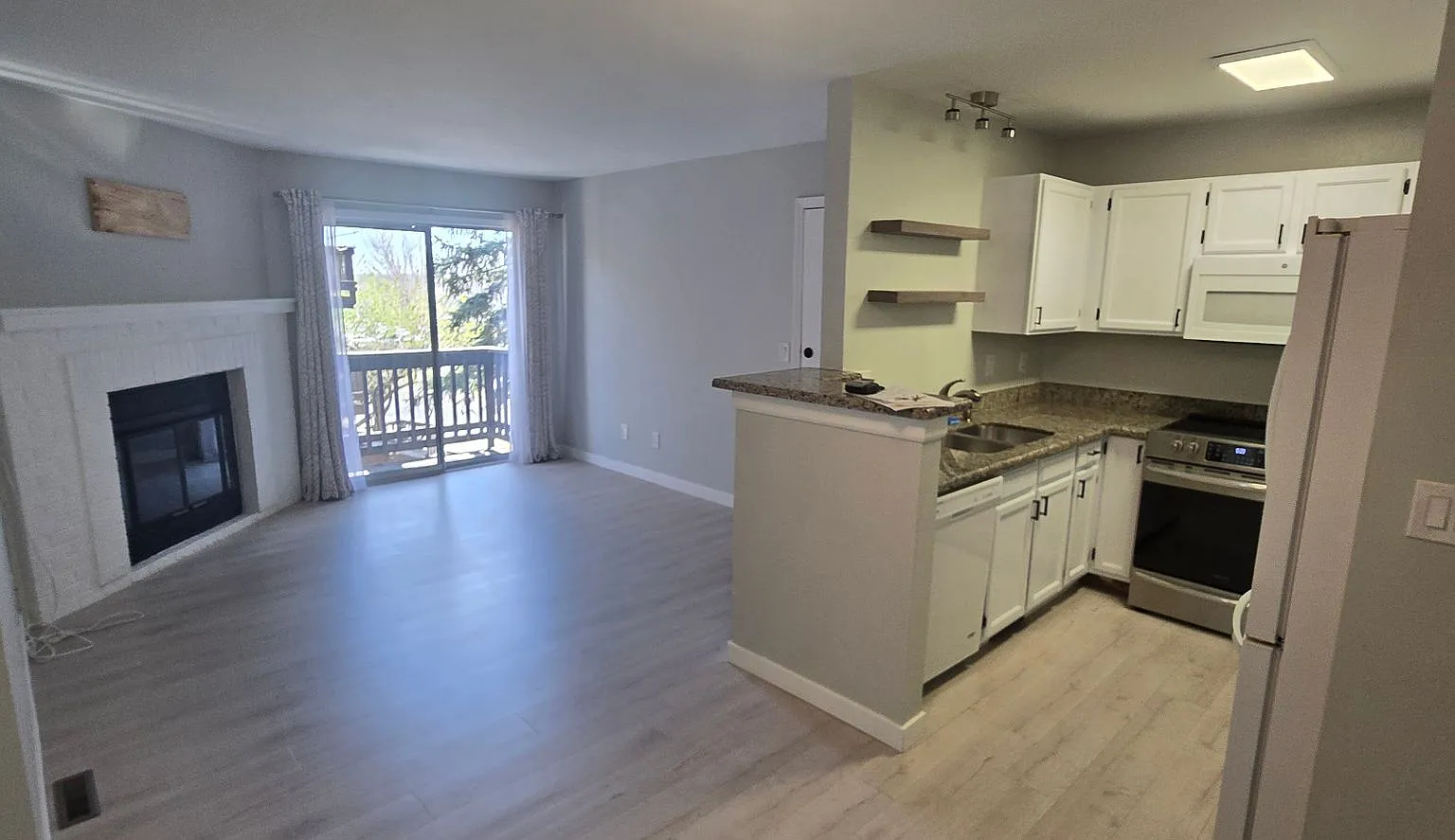 Cozy Condo in Great Location — Photo 2
