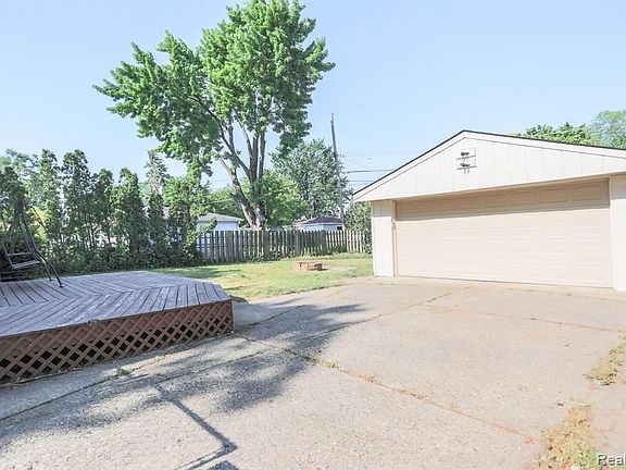4th image of 42669 Prince Dr