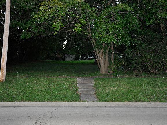 3rd image of 424 Oak St