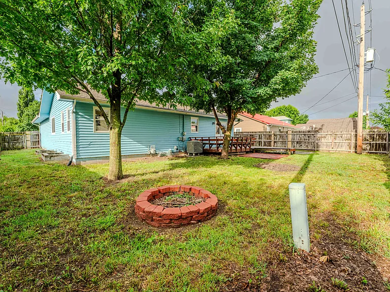 225 Parker Dr — Photo 8