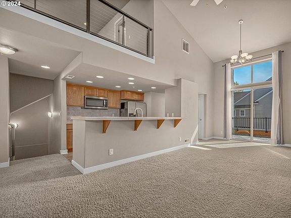 4th image of 6243 NE Carillion Dr Unit 202