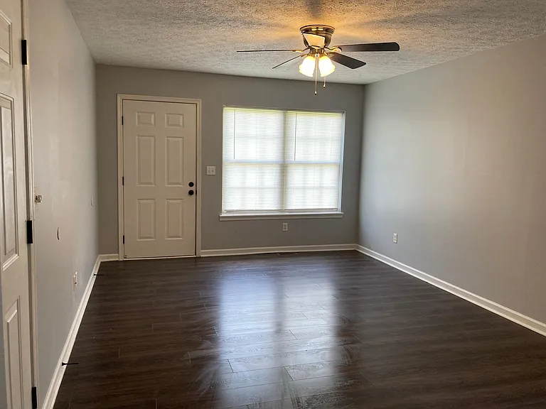 752 Cobbler Ln W — Photo 2