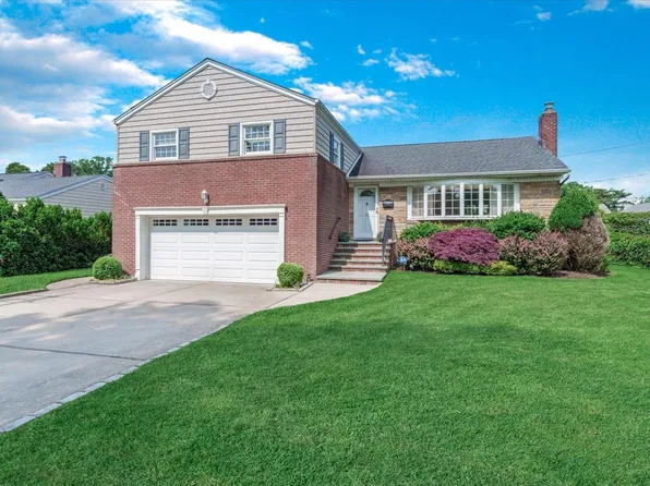 116 Harrison Street, Garden City, NY 11530