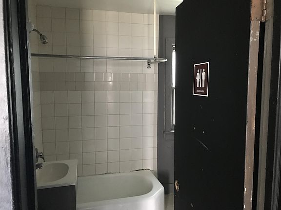 3rd image of 2464 N Bremen St #3