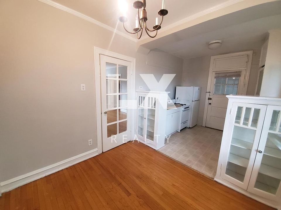 1st image of 3154 W Belle Plaine Ave APT 3N