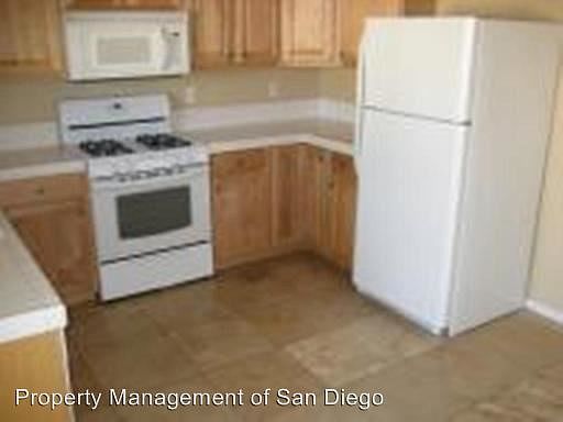 4th image of 1915 E Grand Ave Unit 9