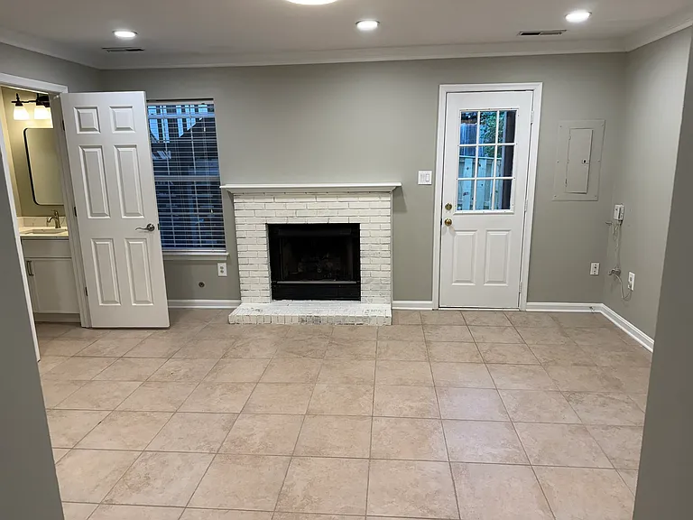 2427 Clover Field Cir — Photo 4