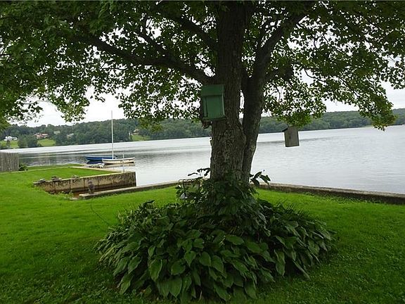 5th image of 19 Keeney Dr