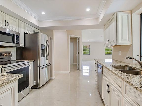 5th image of 3429 SW 12th Ave