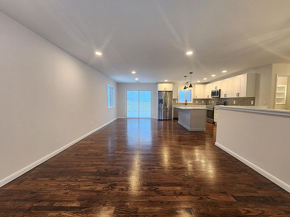 3rd image of 100 Sancho Ln