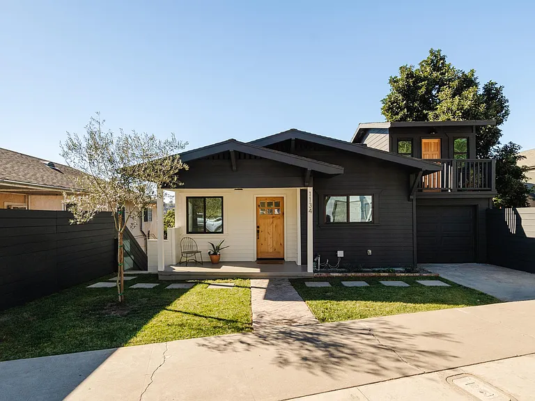 1134 Isabel St — Photo 1