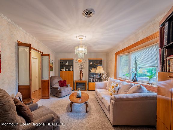 5th image of 126 Charlotteville Drive