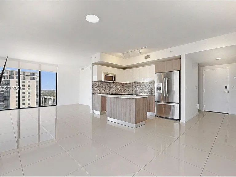 5300 Paseo Dr #1701 — Photo 3