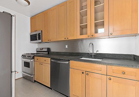4th image of 382 Central Park W APT 7A