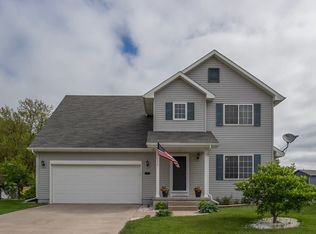 1815 Country Cove Ln, Altoona, IA 50009