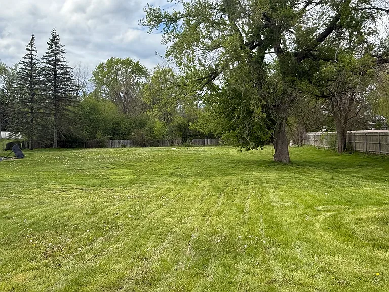 835 E Long Lake Rd — Photo 32