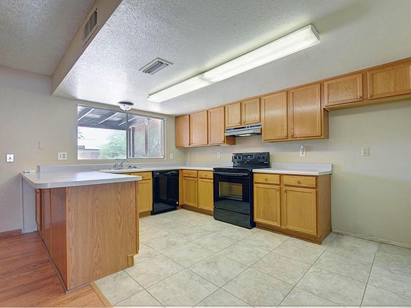 3rd image of 5201 W Sierra St